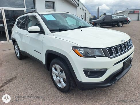 Used 2017 Jeep Compass Latitude image 4