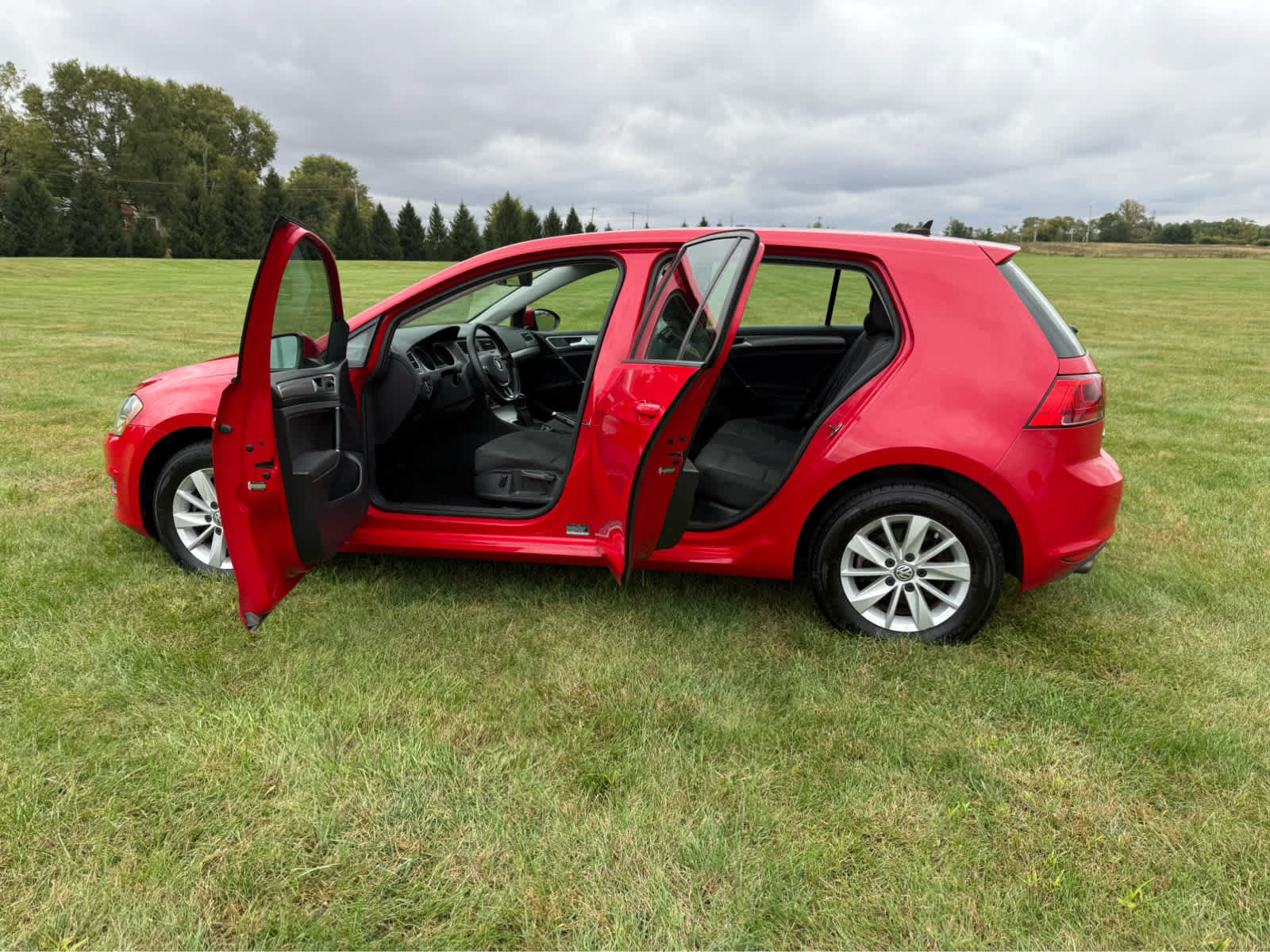 Used 2017 Volkswagen Golf S FWD image 9