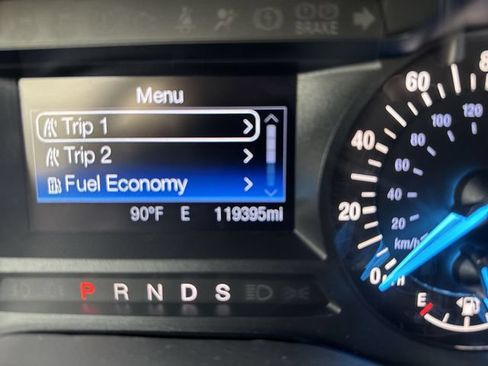 Used 2017 Ford Fusion SE FWD image 22