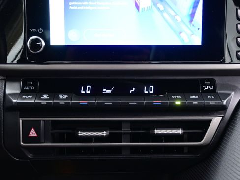 Used 2025 Toyota Camry SE FWD image 20