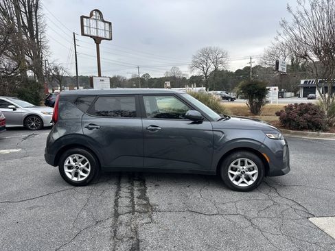 Used 2022 Kia Soul LX w/ Technology Package image 5
