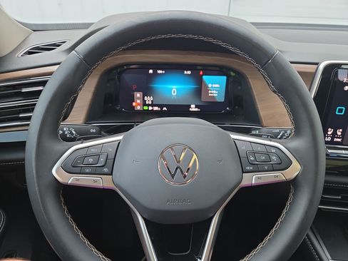 Used 2024 Volkswagen Atlas SE FWD image 11
