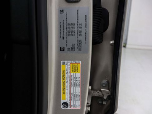 Used 2024 Chevrolet Suburban LT image 37