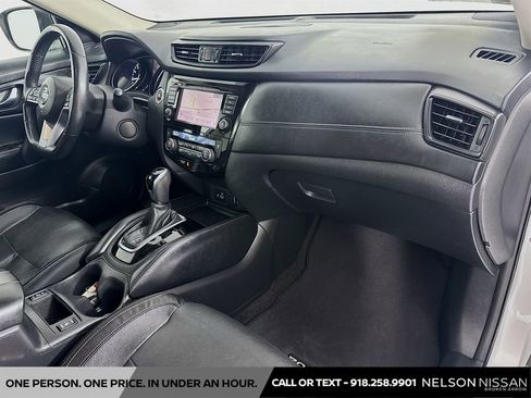 Certified 2018 Nissan Rogue SL FWD image 30