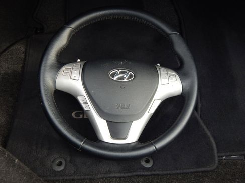 Used 2010 Hyundai Genesis 3.8 image 14