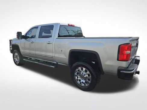 Used 2018 GMC Sierra 2500 Denali w/ Duramax Plus Package AWD/4WD image 4