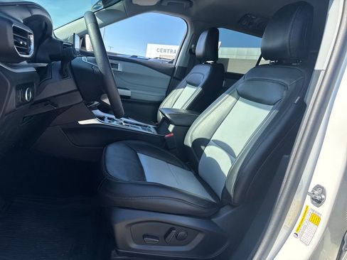Used 2024 Ford Explorer XLT w/ Equipment Group 202A image 18