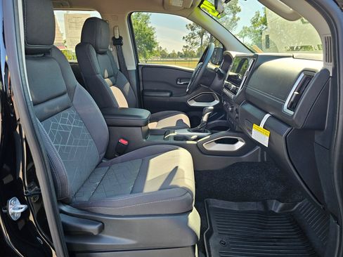 Used 2025 Nissan Frontier SV AWD/4WD image 40