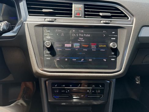 Used 2024 Volkswagen Tiguan SE w/ Panoramic Sunroof Package AWD/4WD image 21