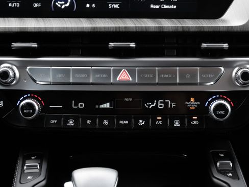 Used 2024 Kia Telluride EX w/ EX Captain's Chair Package image 34