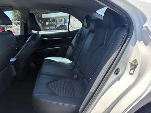 Used 2019 Toyota Camry SE FWD image 11