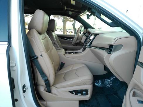 Used 2019 Cadillac Escalade Platinum image 23