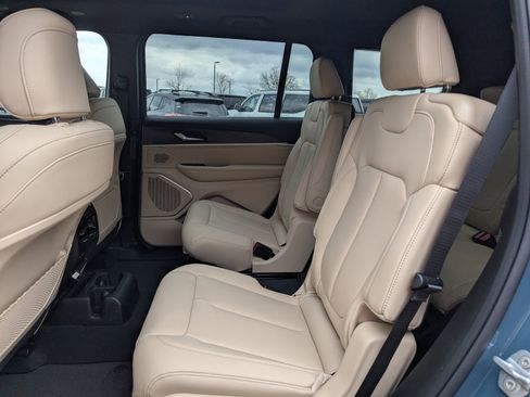 New 2026 Jeep Grand Cherokee L Limited image 18