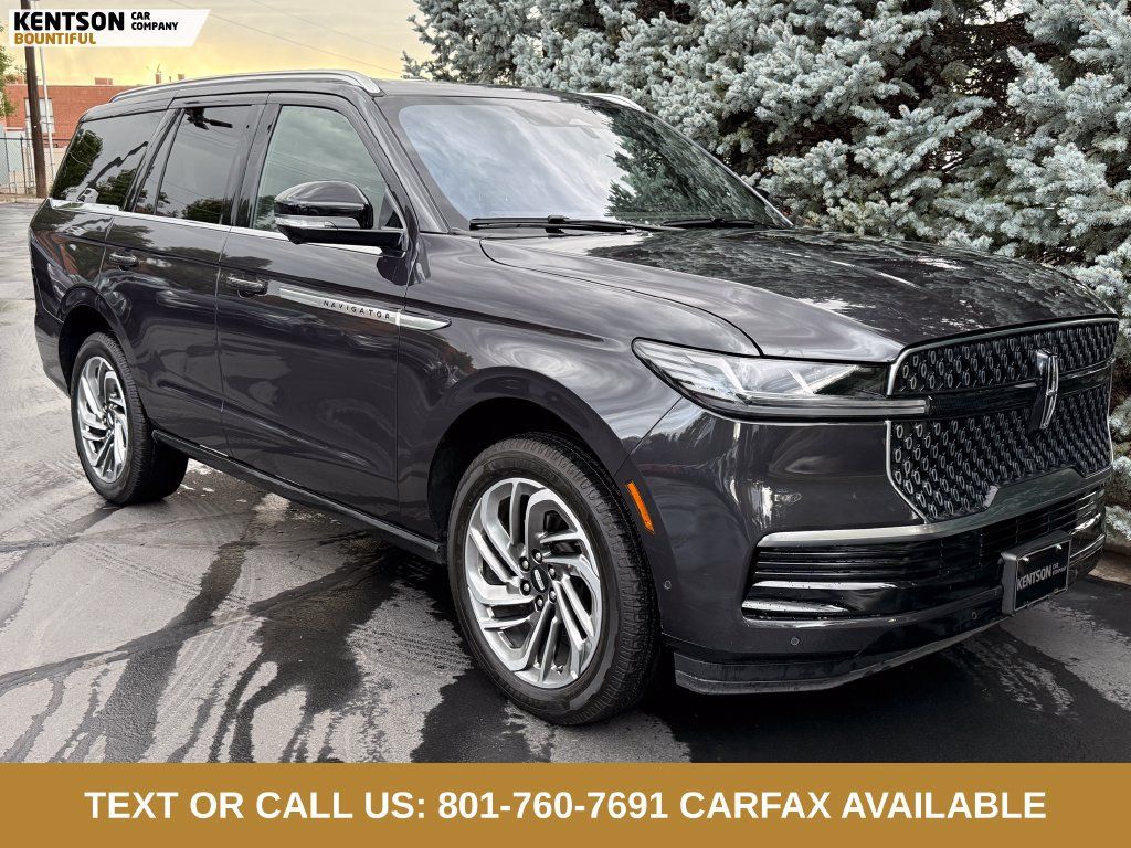 Used 2025 Lincoln Navigator Reserve AWD/4WD image 12