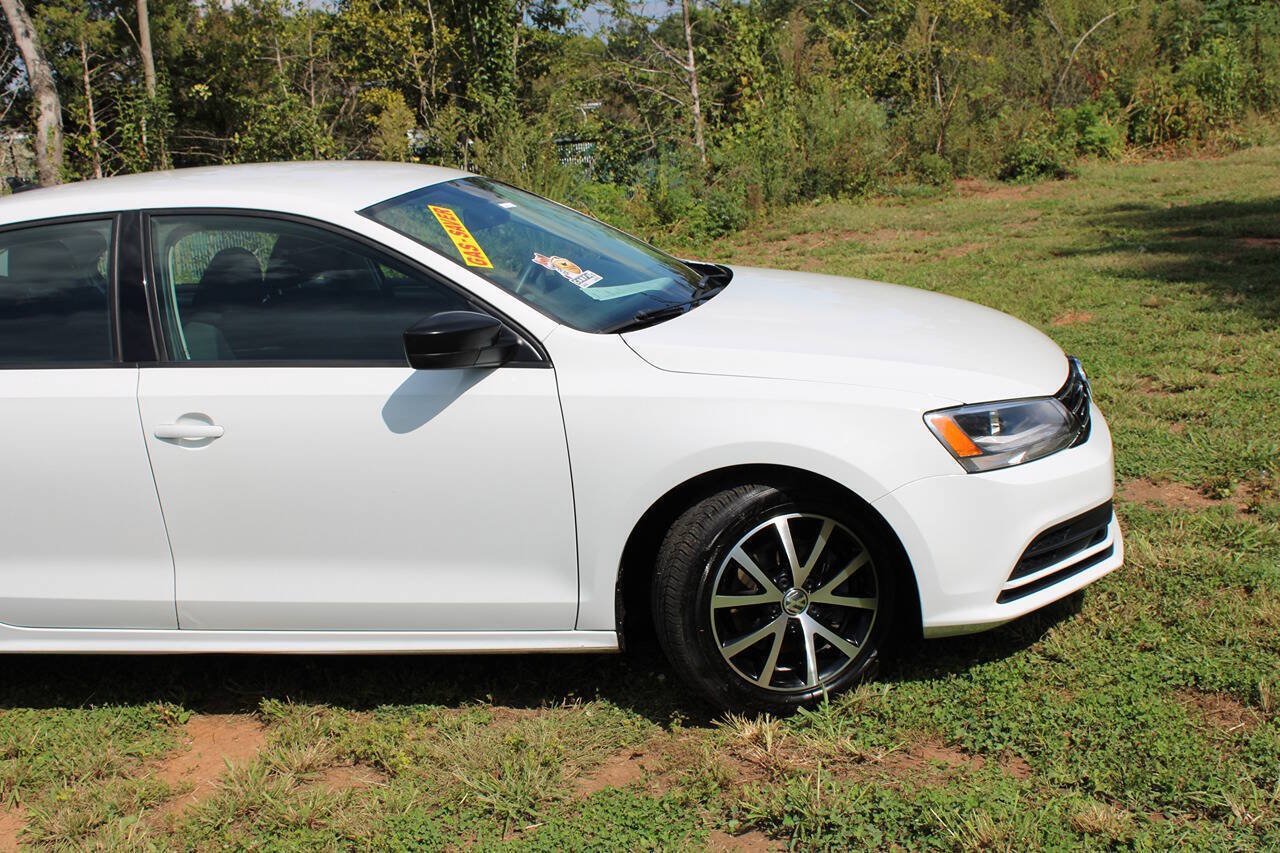 Used 2016 Volkswagen Jetta SE FWD image 4