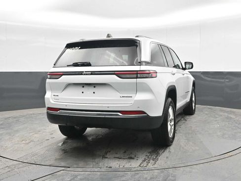 Used 2023 Jeep Grand Cherokee Laredo AWD/4WD image 10