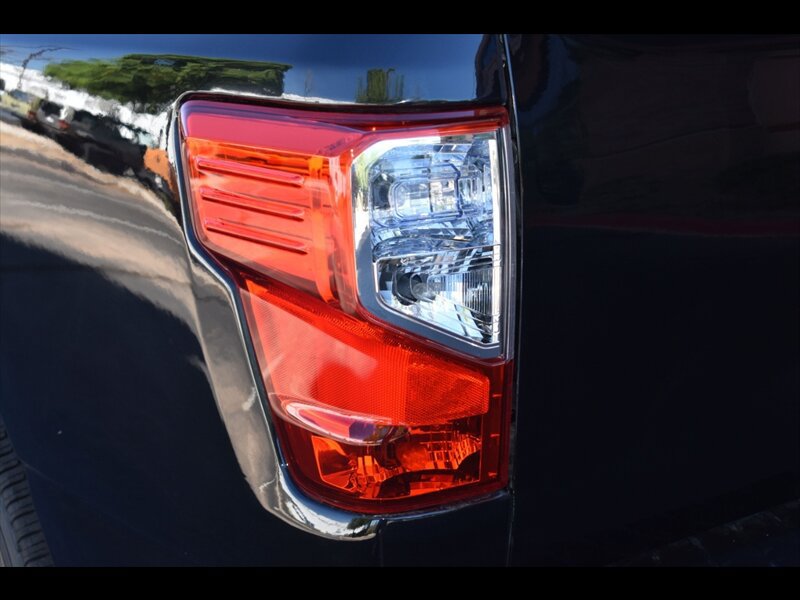 Used 2018 Nissan Titan SV w/ SV Convenience Package RWD image 48
