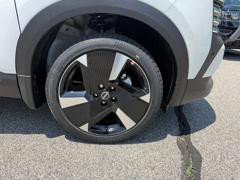 New 2026 Nissan Kicks SR AWD/4WD image 14