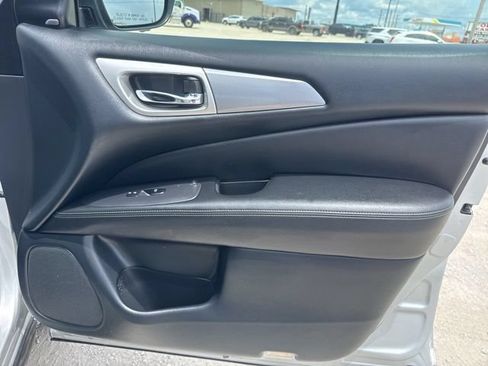 Used 2020 Nissan Pathfinder SL AWD/4WD image 18