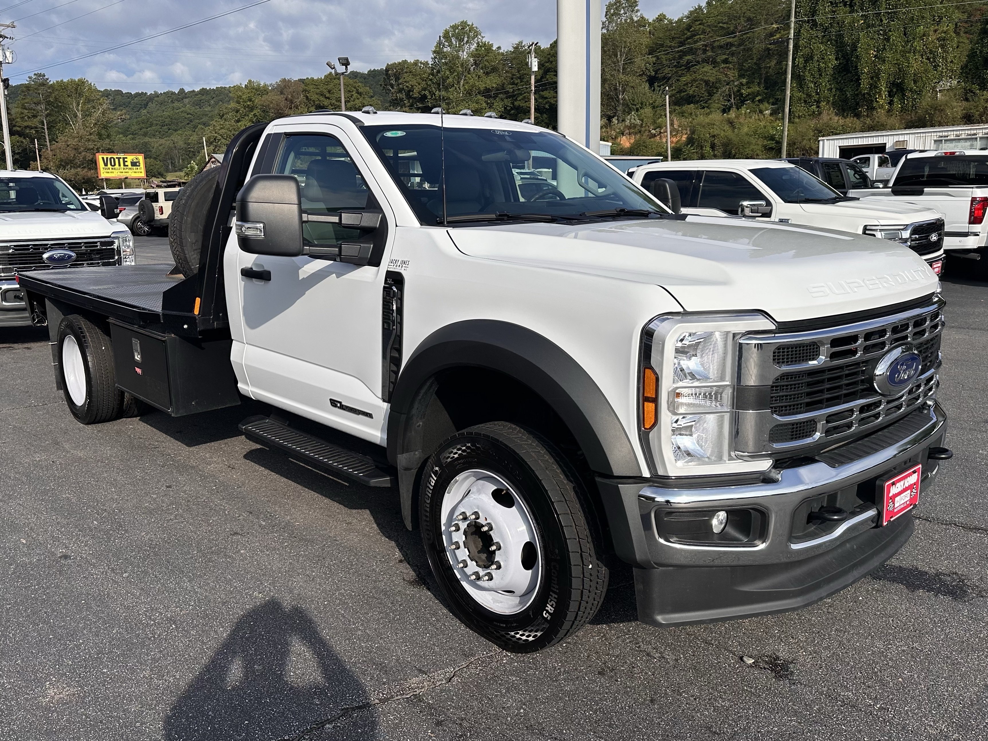Used 2024 Ford F550 2WD Regular Cab Super Duty image 4