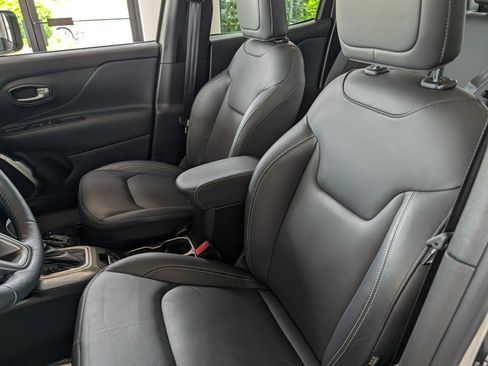 Used 2019 Jeep Renegade Limited AWD/4WD image 9