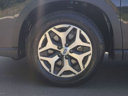 Used 2023 Subaru Forester Premium AWD/4WD image 19