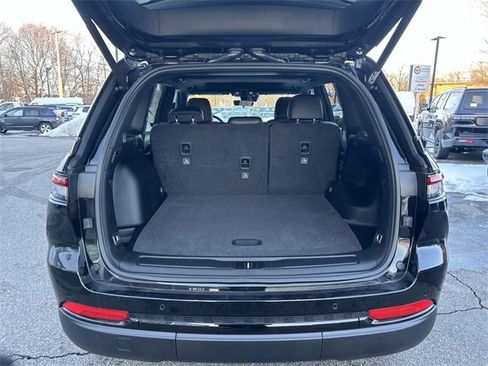 New 2025 Jeep Grand Cherokee Altitude image 4