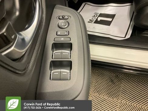 Used 2025 Honda HR-V EX-L image 18