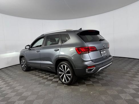 Used 2023 Volkswagen Taos SE w/ Panoramic Sunroof Package FWD image 9