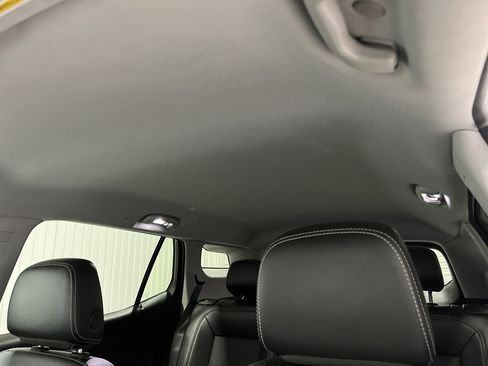 Used 2024 GMC Terrain SLT image 16