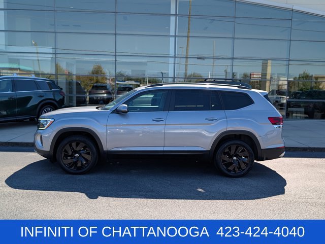 Used 2024 Volkswagen Atlas SE w/ Black Wheel Package FWD image 2