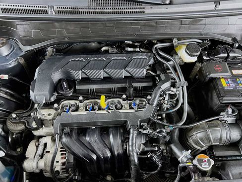 Certified 2025 Hyundai Venue SEL image 29