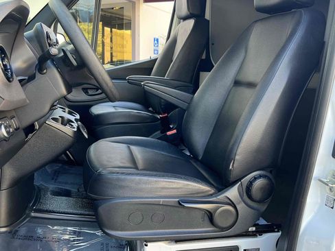 Used 2022 Mercedes-Benz Sprinter 1500 image 28