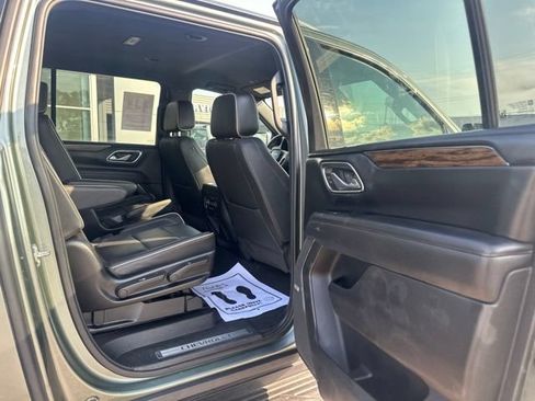 Used 2023 Chevrolet Suburban Premier AWD/4WD image 17