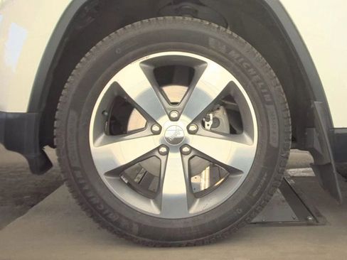 Used 2014 Jeep Grand Cherokee Limited image 9