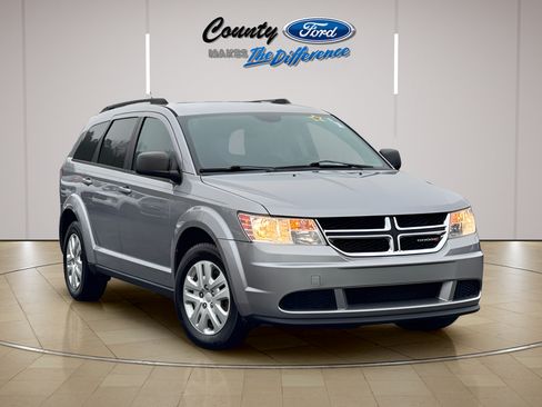 Used 2017 Dodge Journey SE FWD image 1