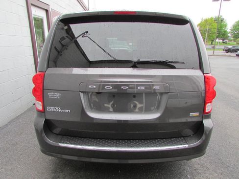 Used 2019 Dodge Grand Caravan SE w/ UConnect Hands-Free Group FWD image 3