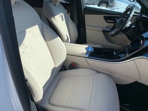 Used 2025 Mercedes-Benz GLC 300 4MATIC image 10