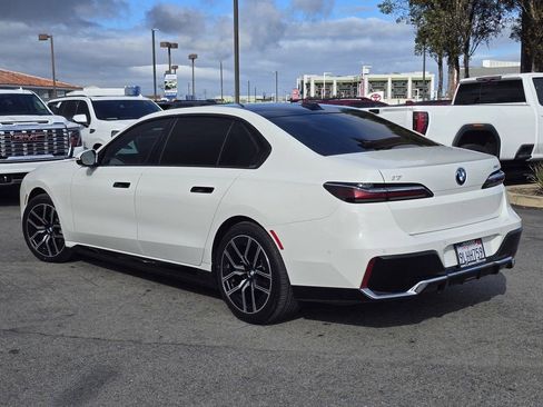 Used 2024 BMW i7 xDrive60 image 4