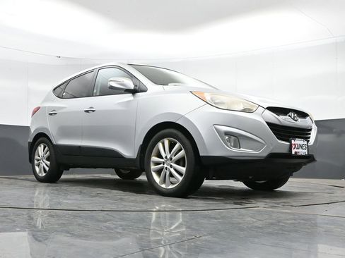 Used 2011 Hyundai Tucson Limited w/ Premium Pkg 3 FWD image 39