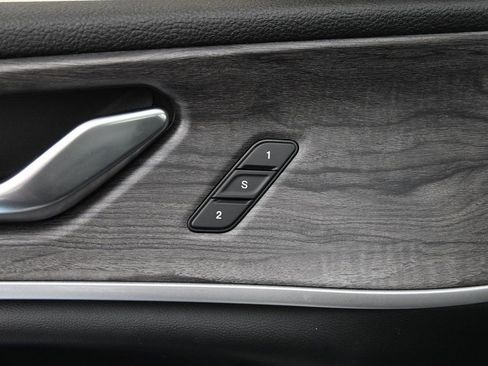 Used 2023 Jeep Grand Cherokee Limited w/ Black Appearance Package image 20