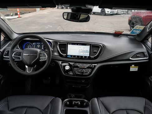 New 2026 Chrysler Pacifica Select image 14