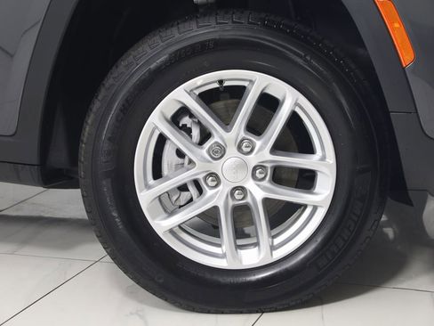 Used 2025 Jeep Grand Cherokee Laredo X w/ Luxury Tech Group I image 15