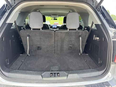 Used 2022 Ford Explorer XLT w/ Equipment Group 202A AWD/4WD image 32
