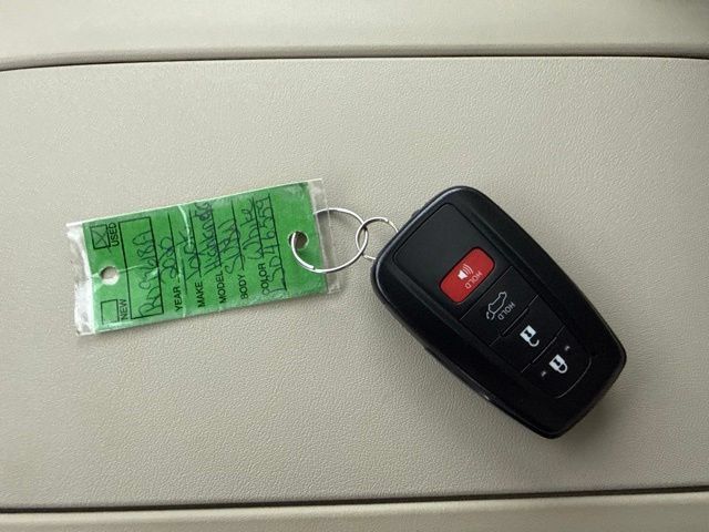 Used 2020 Toyota Highlander Limited AWD/4WD image 29