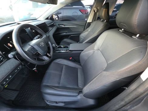 Used 2025 Toyota Camry XLE FWD image 7