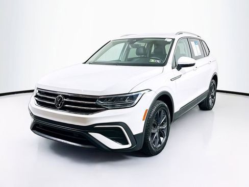 Used 2022 Volkswagen Tiguan SE image 3