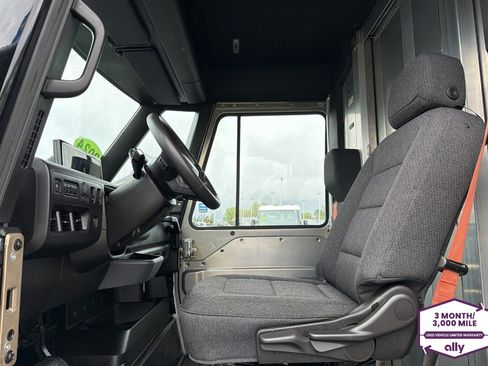 Used 2024 Chevrolet Brightdrop 400 w/ Commercial Equipment Package AWD/4WD image 9