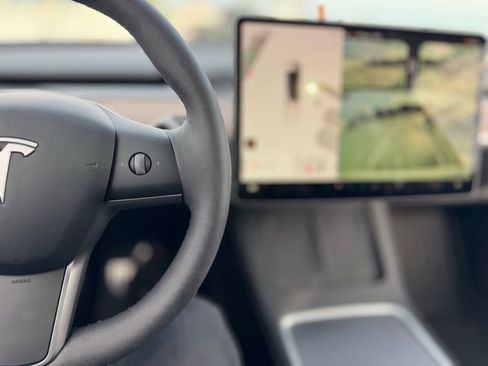 Used 2024 Tesla Model Y Performance image 8