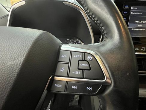 Used 2020 Toyota Highlander XLE AWD/4WD image 43